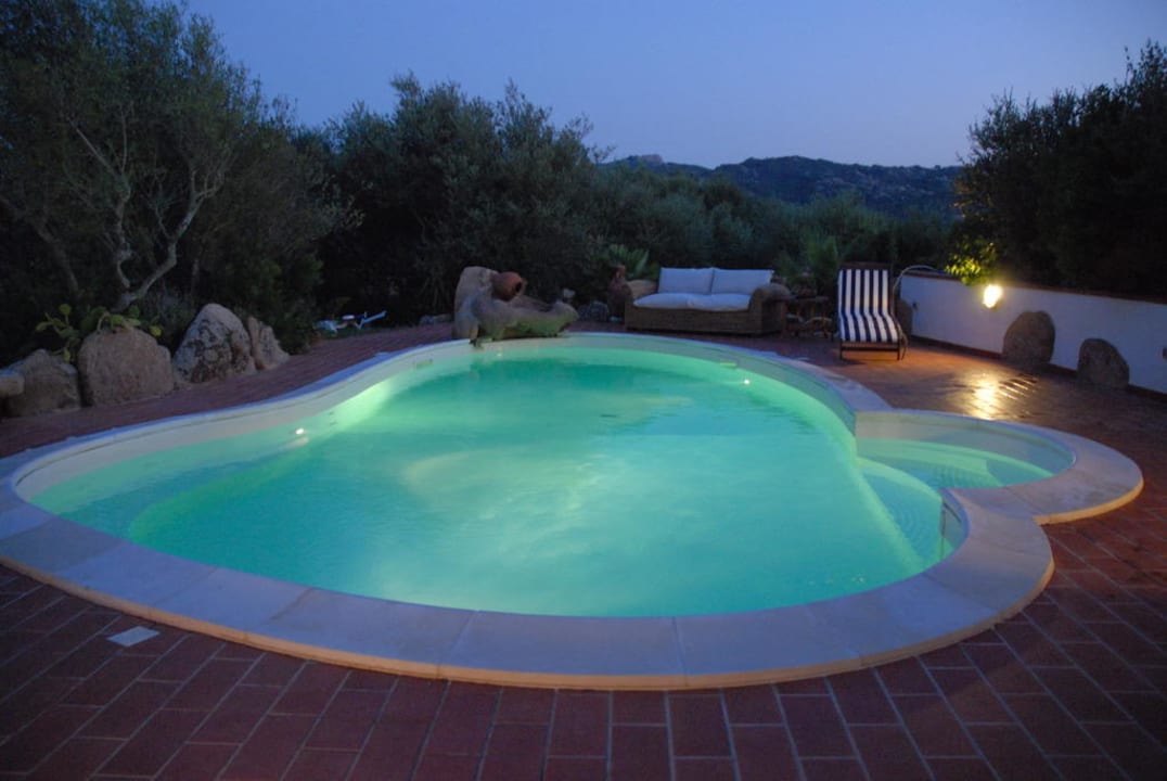 Piscina alla sera Agriturismo Saltara