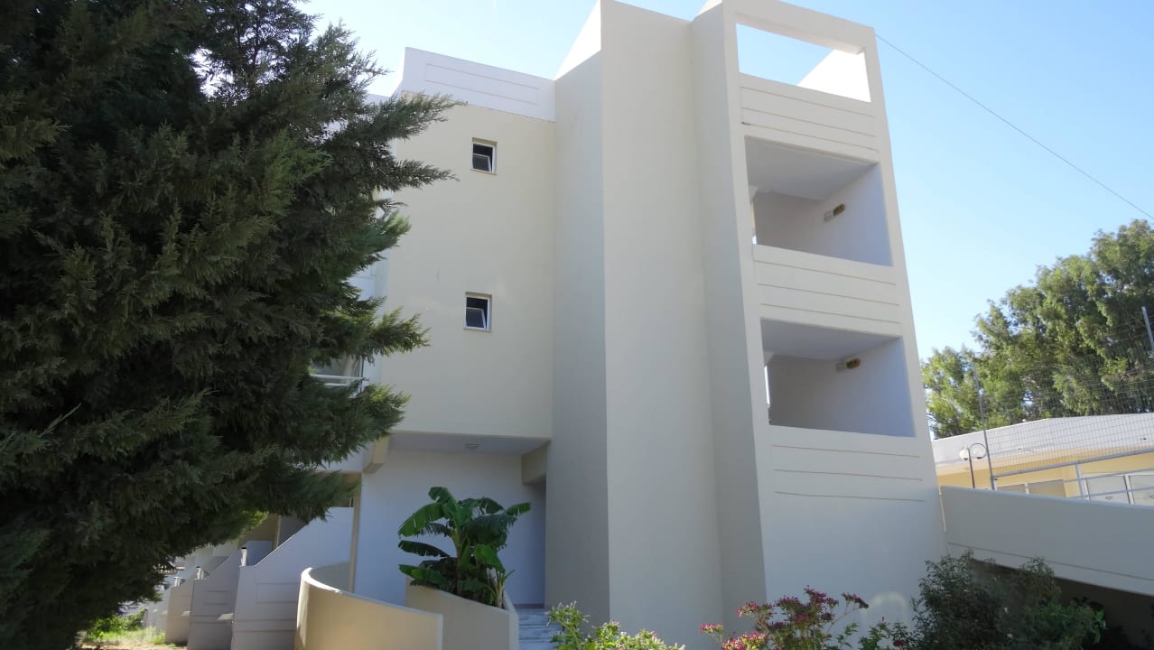 Nebengebäude von Lobby kommend Hotel Memphis Beach