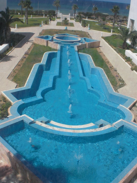 Fontanna przy hotelu Hotel Amir Palace