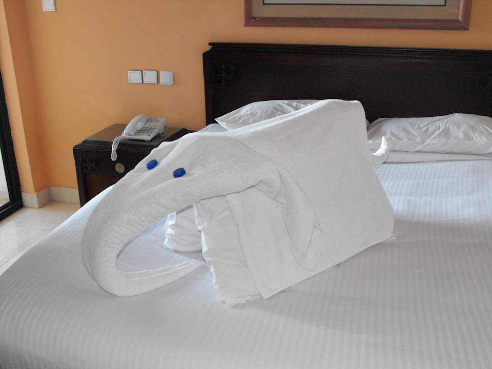 Elephant im Bett SUNRISE Holidays Resort (Adults Only)