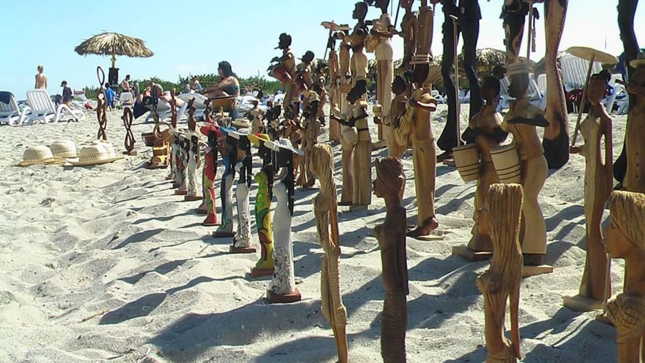 Kunstmarkt am Strand Iberostar Origin Laguna Azul