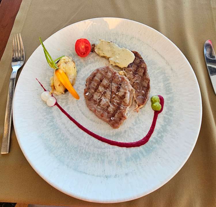 Gastro Xanadu Resort Hotel