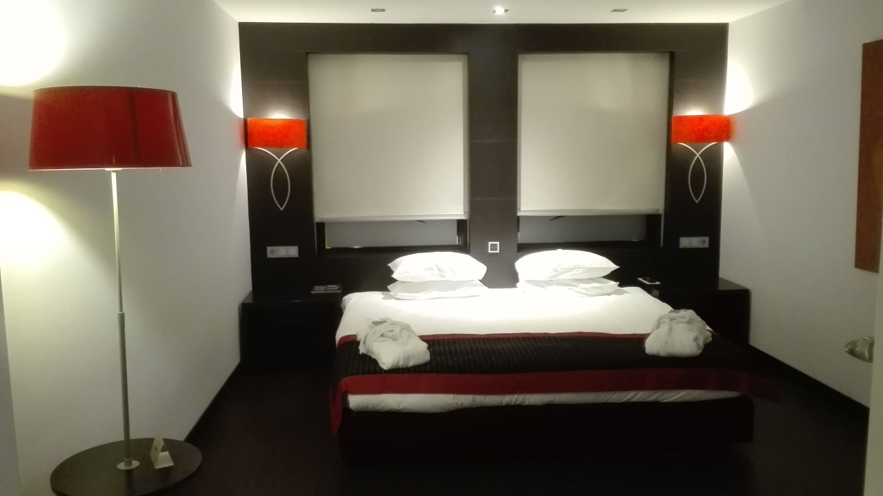 Unser Zimmer - Sehr bequemes Doppelbett Park Plaza Eindhoven