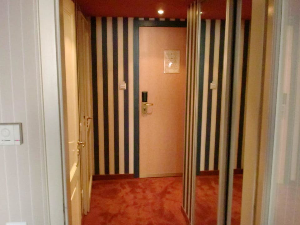 Vorraum im Zimmer Hotel Le Jean-Sébastien Bach Strasbourg