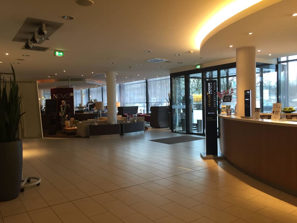 Eingangsbereich Novotel Hamburg City Alster