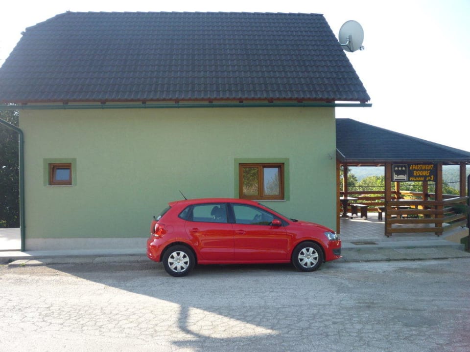 Haus von aussen Apartments Poljanak
