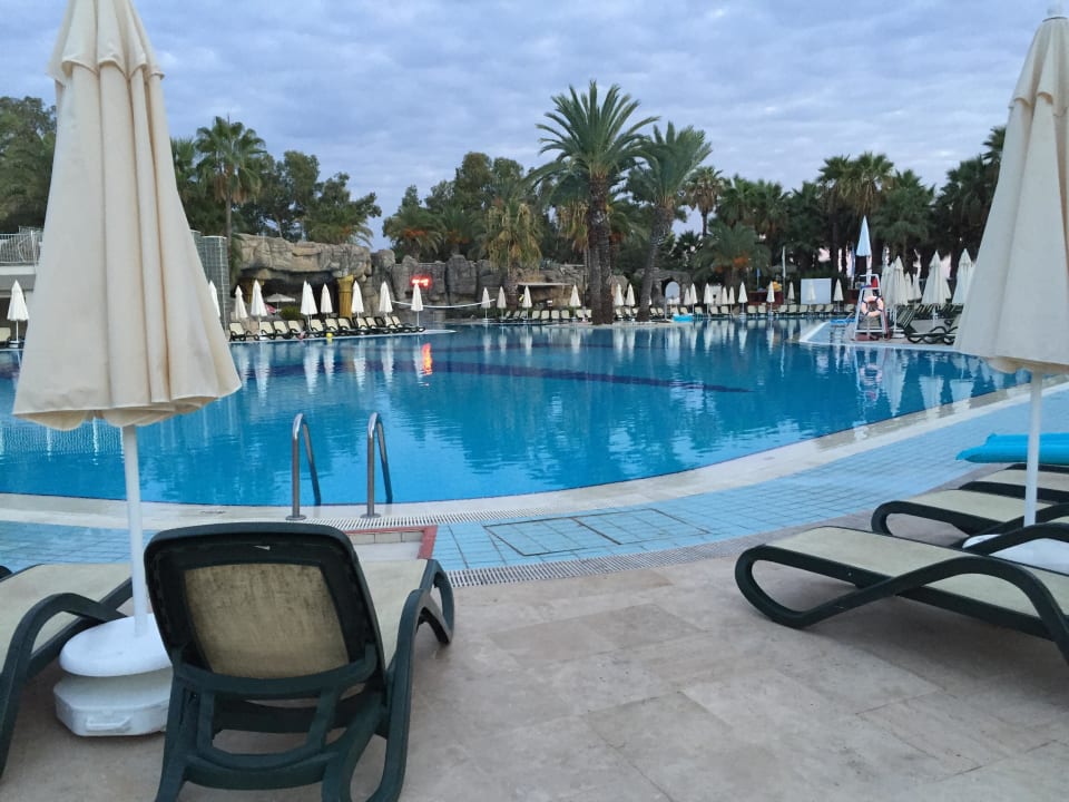 Blick auf Pool an Abend! Monachus Family Resort Sorgun