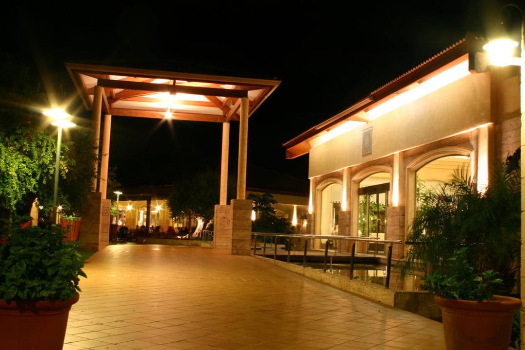 Lobby bei Nacht Zafiro Mallorca