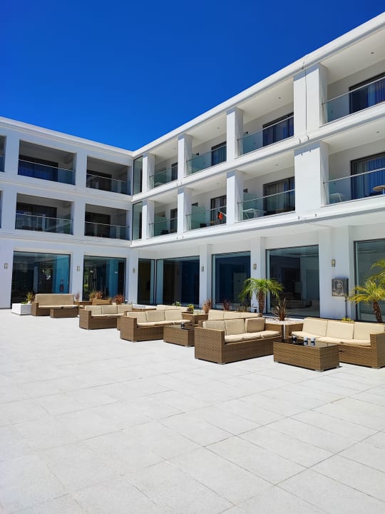 Außenansicht Asterias Beach Resort