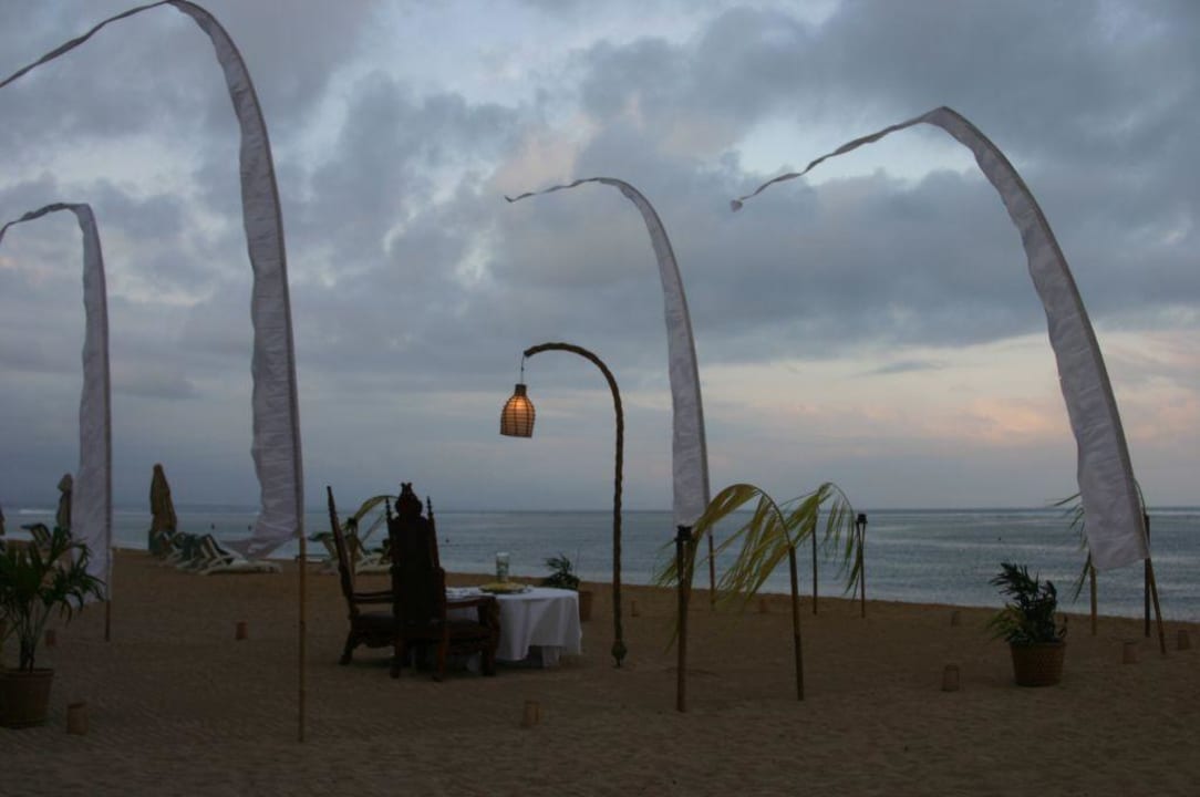 Hochzeitsmenue am Strand von Sanur Hotel Ari Putri