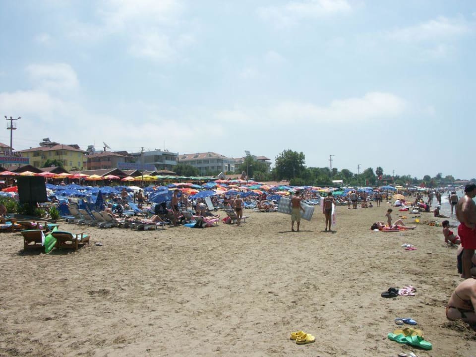 Der angrenzende öffentliche Strand Nerton Hotel - Erwachsenenhotel ab 16 Jahren
