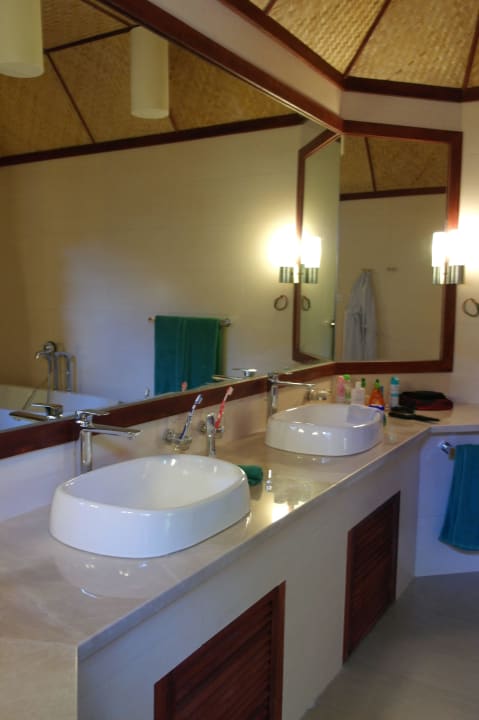 Bad im neuen Strandbungalow Thulhagiri Island Resort
