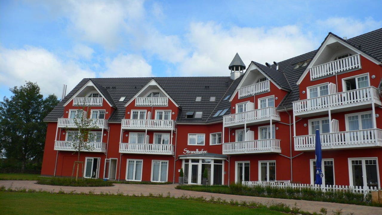 Sicht von der Zufahrt Strandhafer Aparthotel