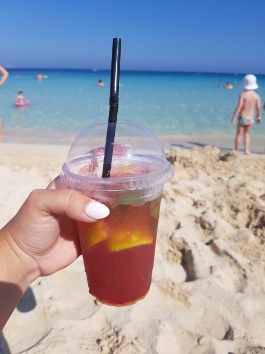 Kostenpflischtig aus der Bar, aber lecker. Asterias Beach