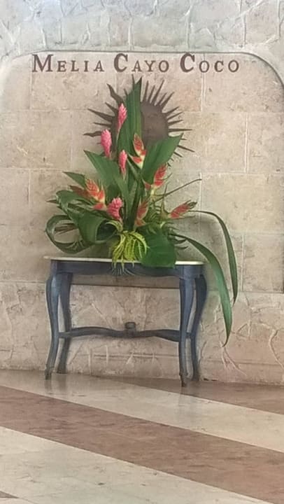 Flowers in the lobby bar Hotel Melia Cayo Coco - Adults only