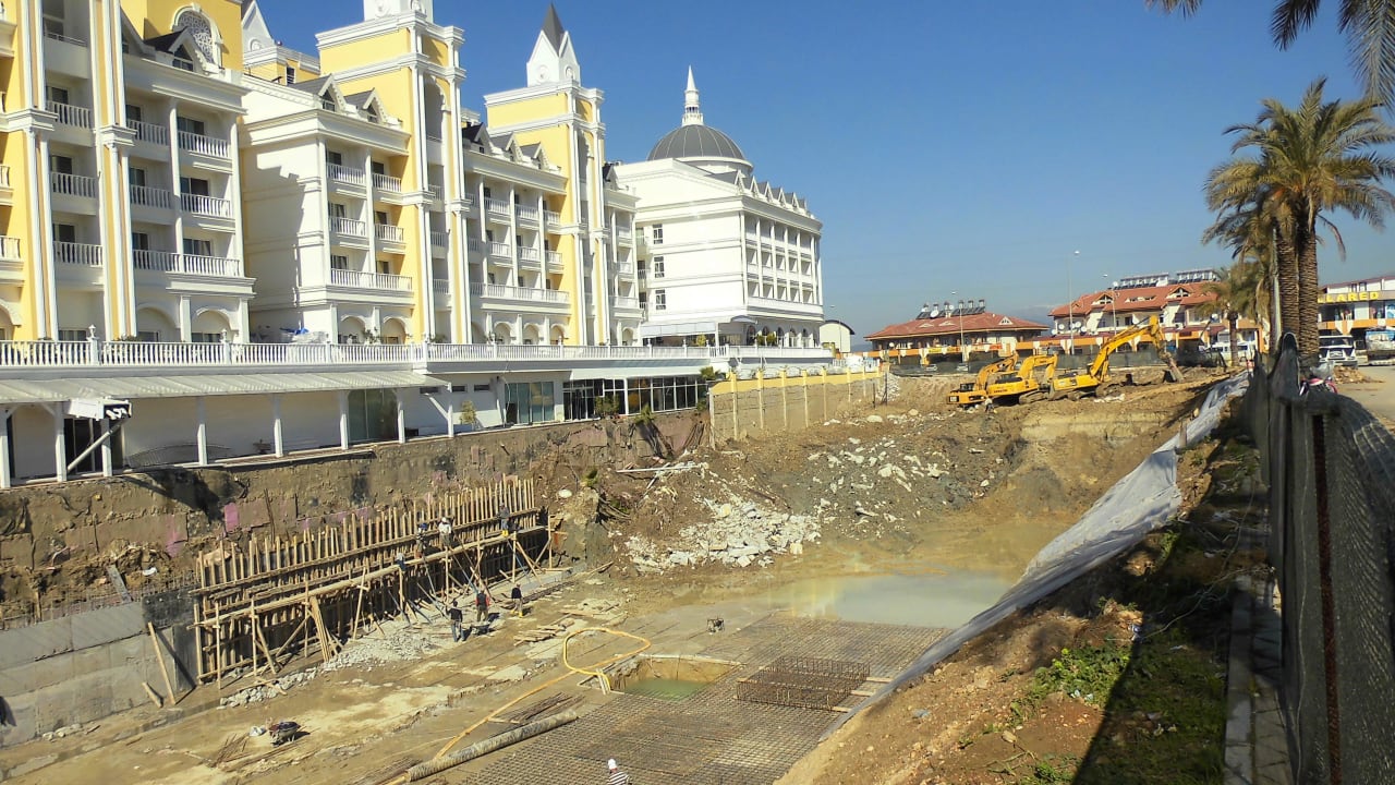 Schade um diesen Anblick der verbaut wird Dream World Resort & Spa