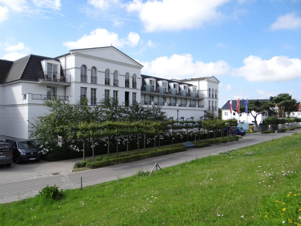 EIngang Strandhotel Zingst