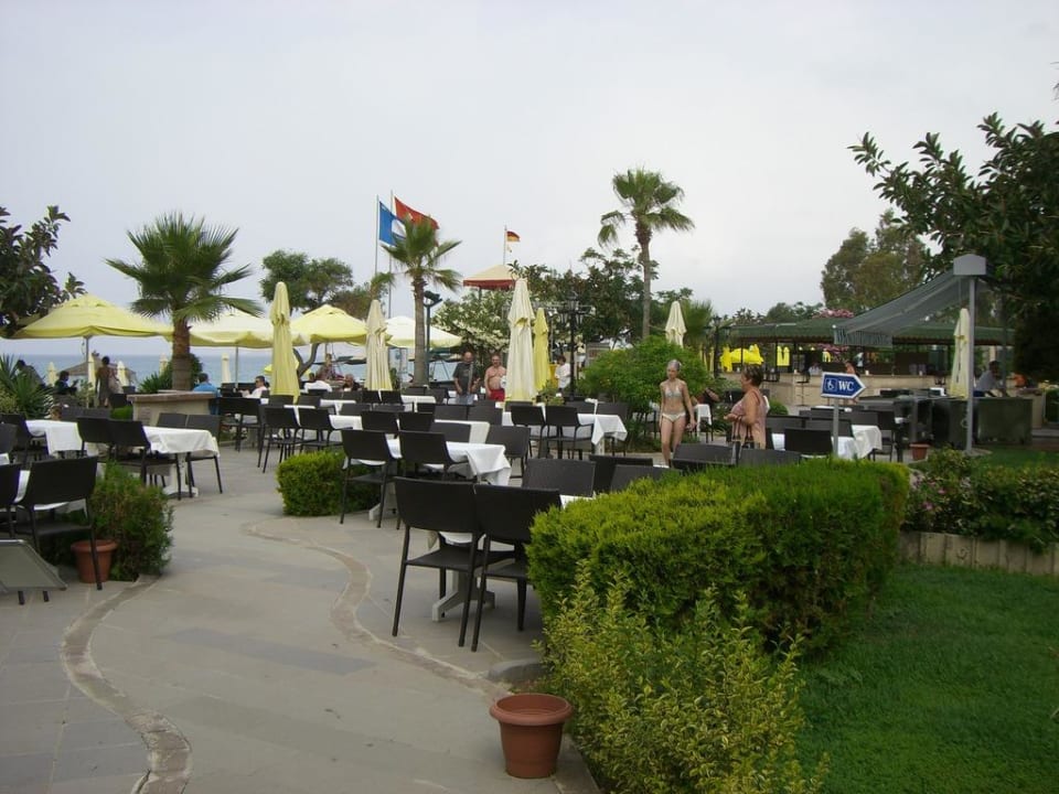 Aussenbereich zum Essen Senza Sunset Beach Hotel