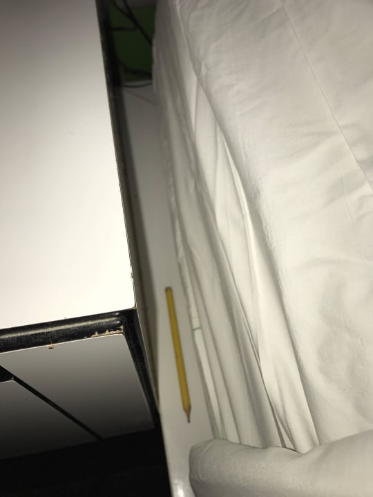 Stift im Bett gefunden The Row Hotel NYC