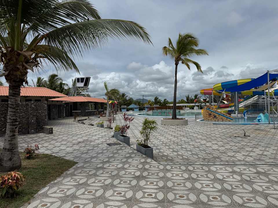 Pool Crystals Beach Resort Belle Mare, a member of Radisson Individuals