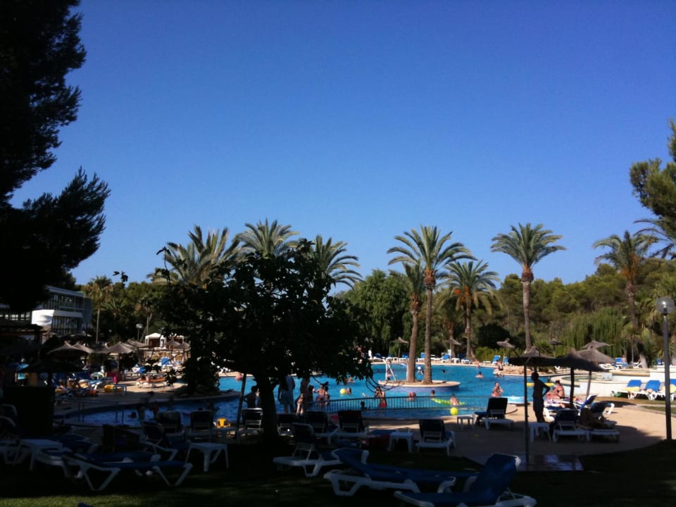 Pool und Himmel kurz vor dem Abendessen Hotel Exagon Park