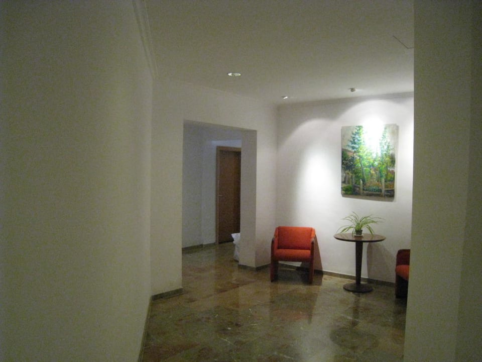 Im Gebäude Artmadams Hotel