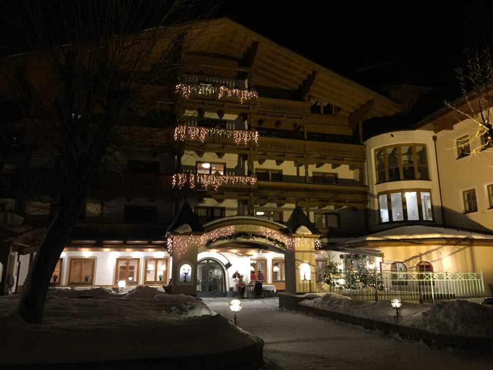 Außenansicht Hotel Tauernhof
