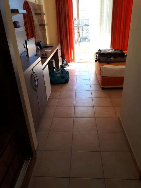 Zimmer Sayanora Hotel