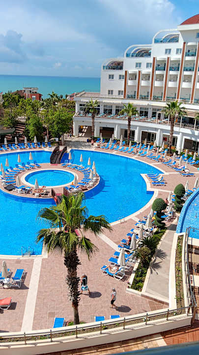 Pool Side Prenses Resort & Spa