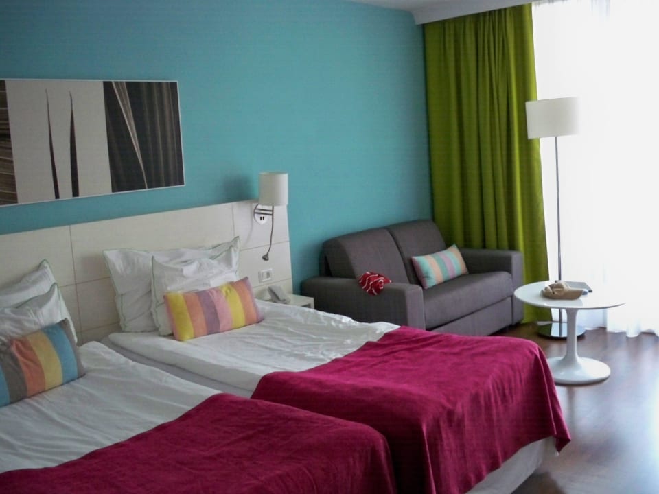 Łóżko i sofa Coral Suites & Spa