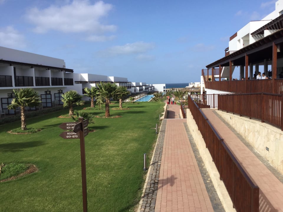 Restaurant und Garten Meliá Laguna Beach