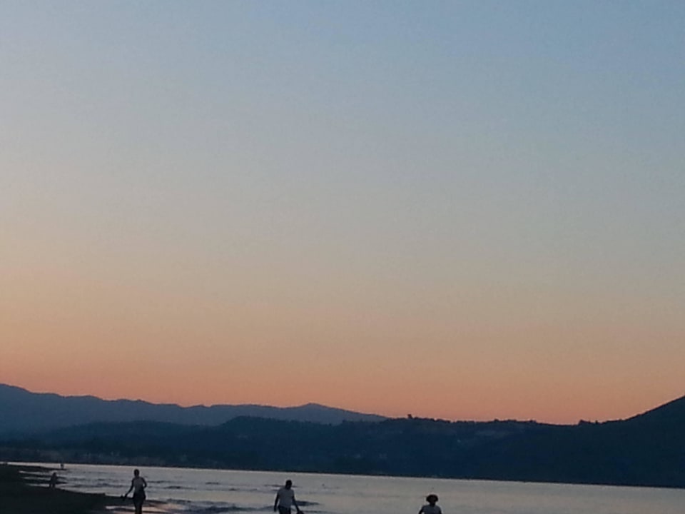 Schöner Sonnenuntergang. Vantaris Luxury Beach Resort