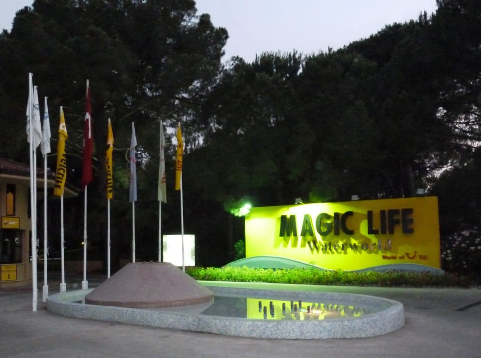 ML Logo bei der Einfahrt Asteria Family Belek