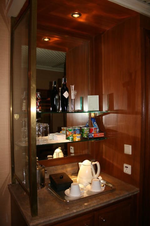 Teeecke mit Minibar Shangri-La Hotel, Bangkok