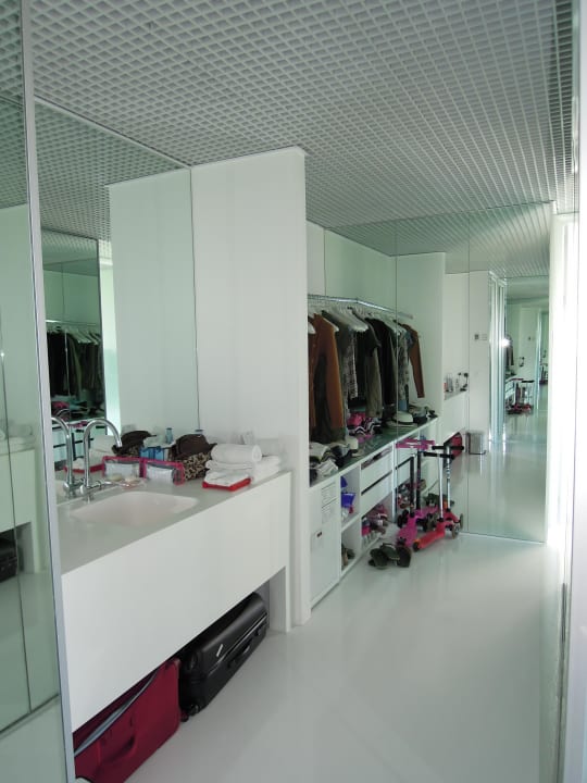 Familienzimmer: Durchgangsraum mit Kleiderschrank Adam & Eve - Adults only
