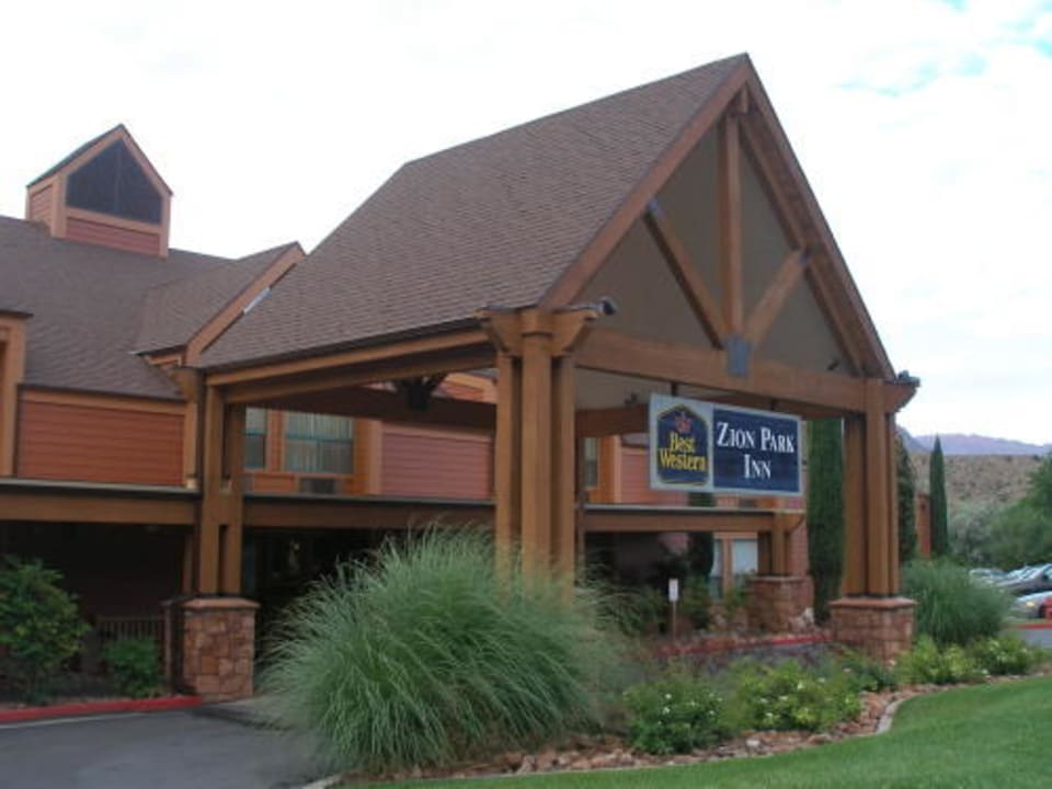 Eingang des Hotels Holiday Inn Express Springdale - Zion National Park Area
