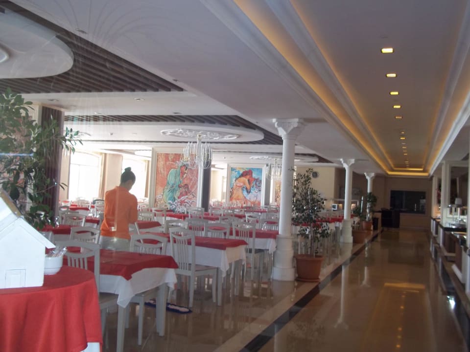 Speisesaal beim Eindecken Kilikya Palace Göynük