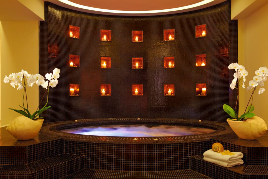Jacuzzi im neuen Elixir Spa Grecotel Meli Palace