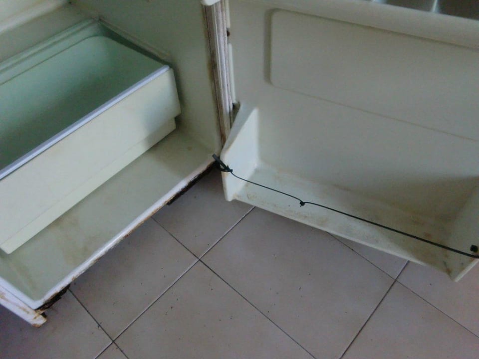 Kühlschrank Tür innen Aparthotel Vibra  Mogambo