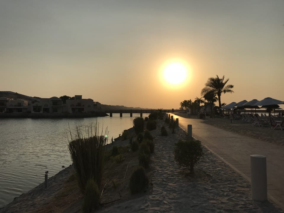 Strand The Cove Rotana Resort
