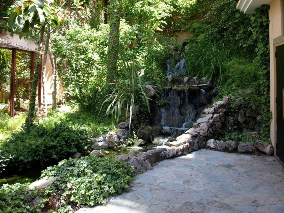 Wasserfall im Hotel Insotel Club Cala Mandia