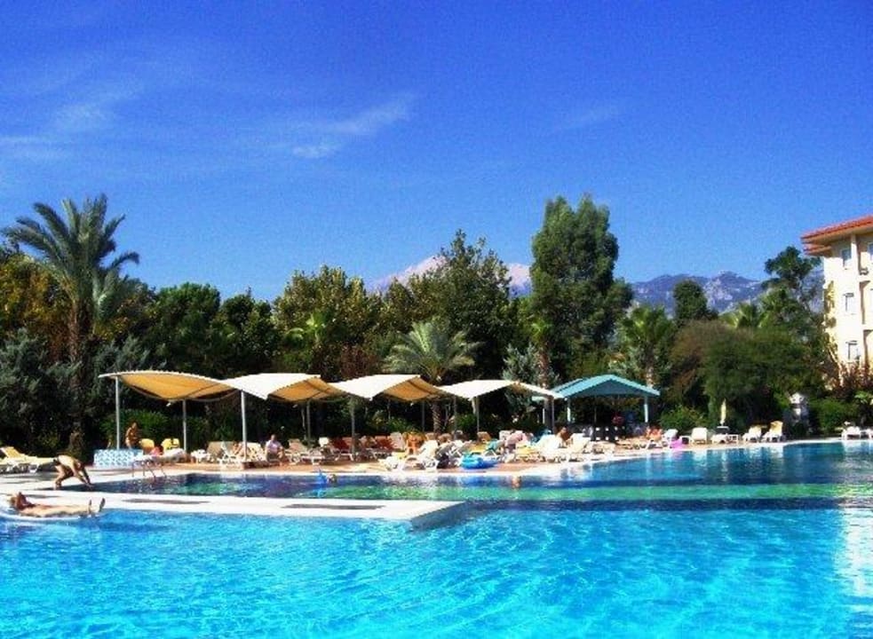Hauptpool Le Jardin Resort
