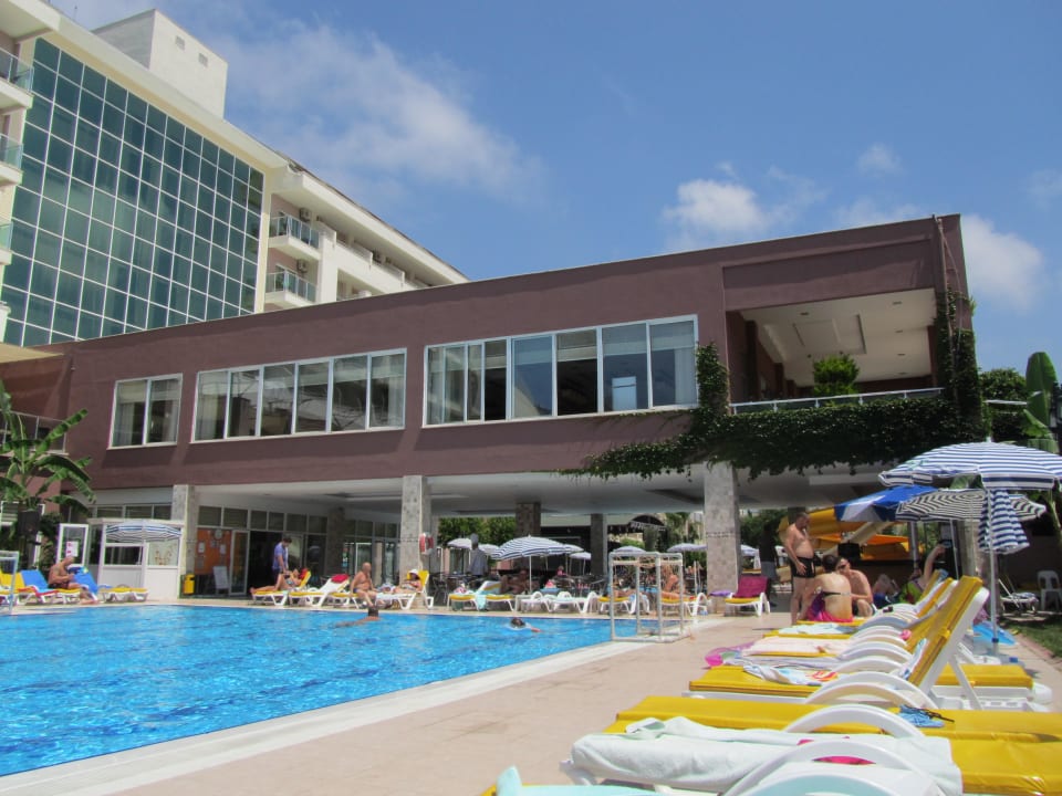 Pool und Poolbar Telatiye Resort