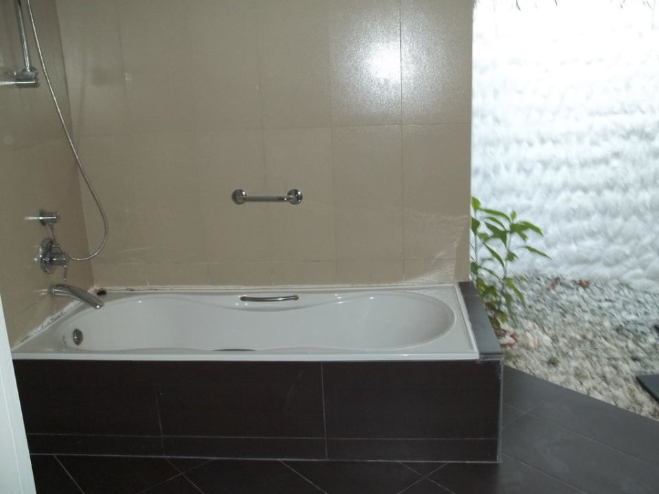 Badezimmer mit Badewanne Adaaran Select Hudhuran Fushi - Premium All Inclusive