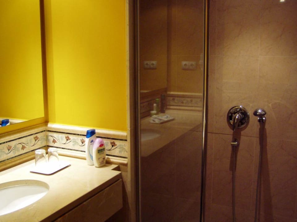 Bad - hier die Dusche allsun App.-Hotel Albatros