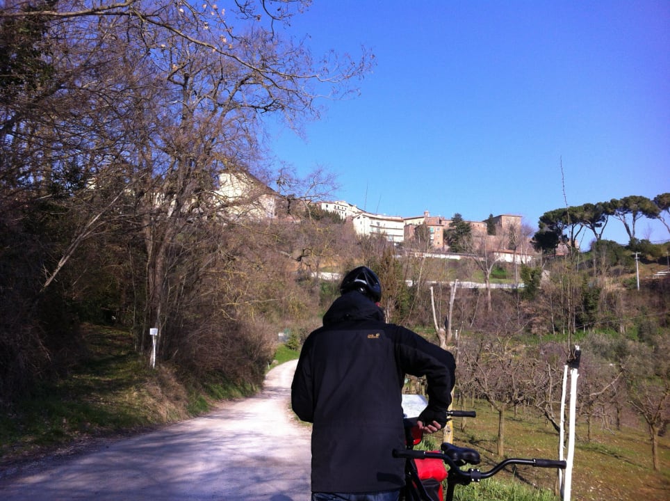 Weg zur Stadt Agriturismo Fontecastello