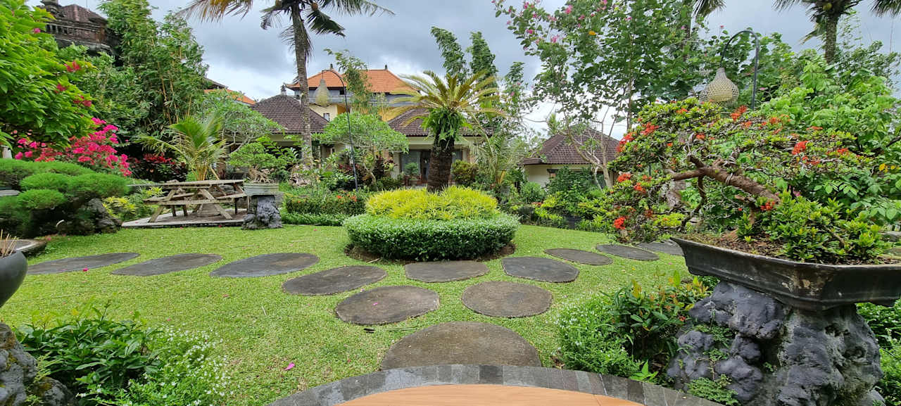 Gartenanlage Villa Capung Mas