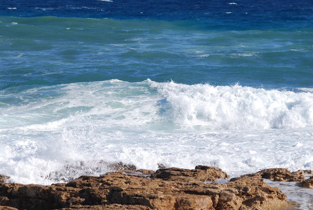 Strand Crystal Springs Beach Hotel