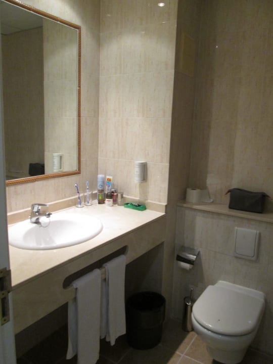 Unser Badezimmer (Low-Cost-Room) Abora Buenaventura by Lopesan Hotels