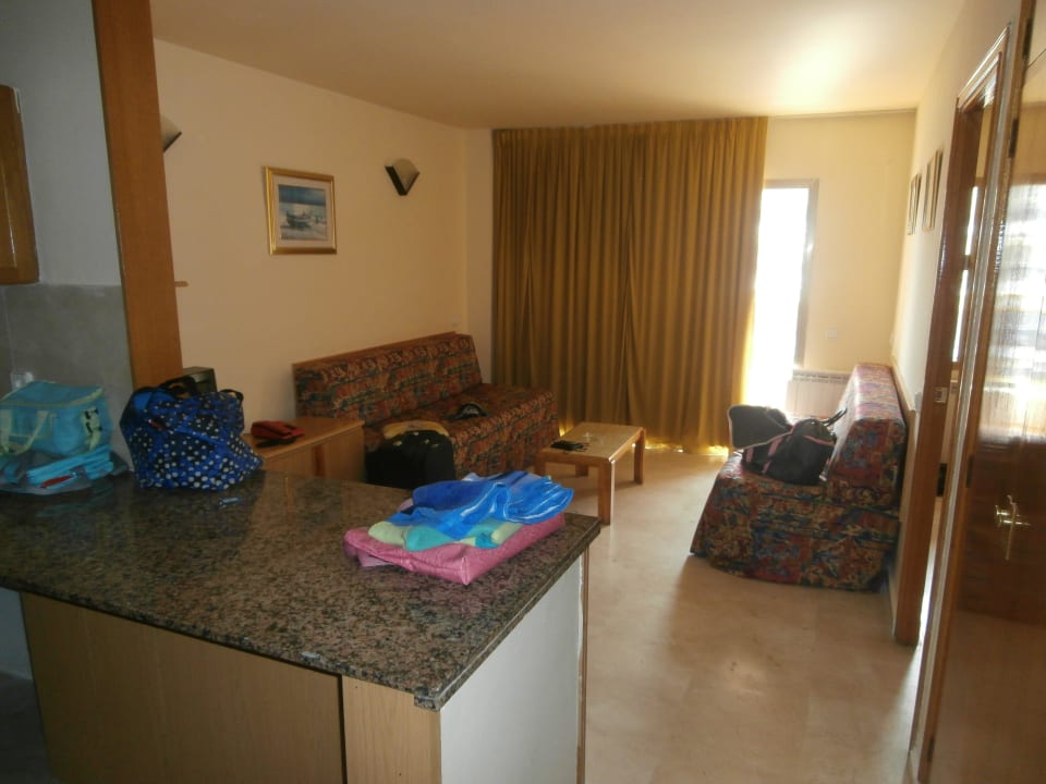 Wohnzimmer mit noch 2 Schlafgelegenheiten Apartamentos Best Michelangelo